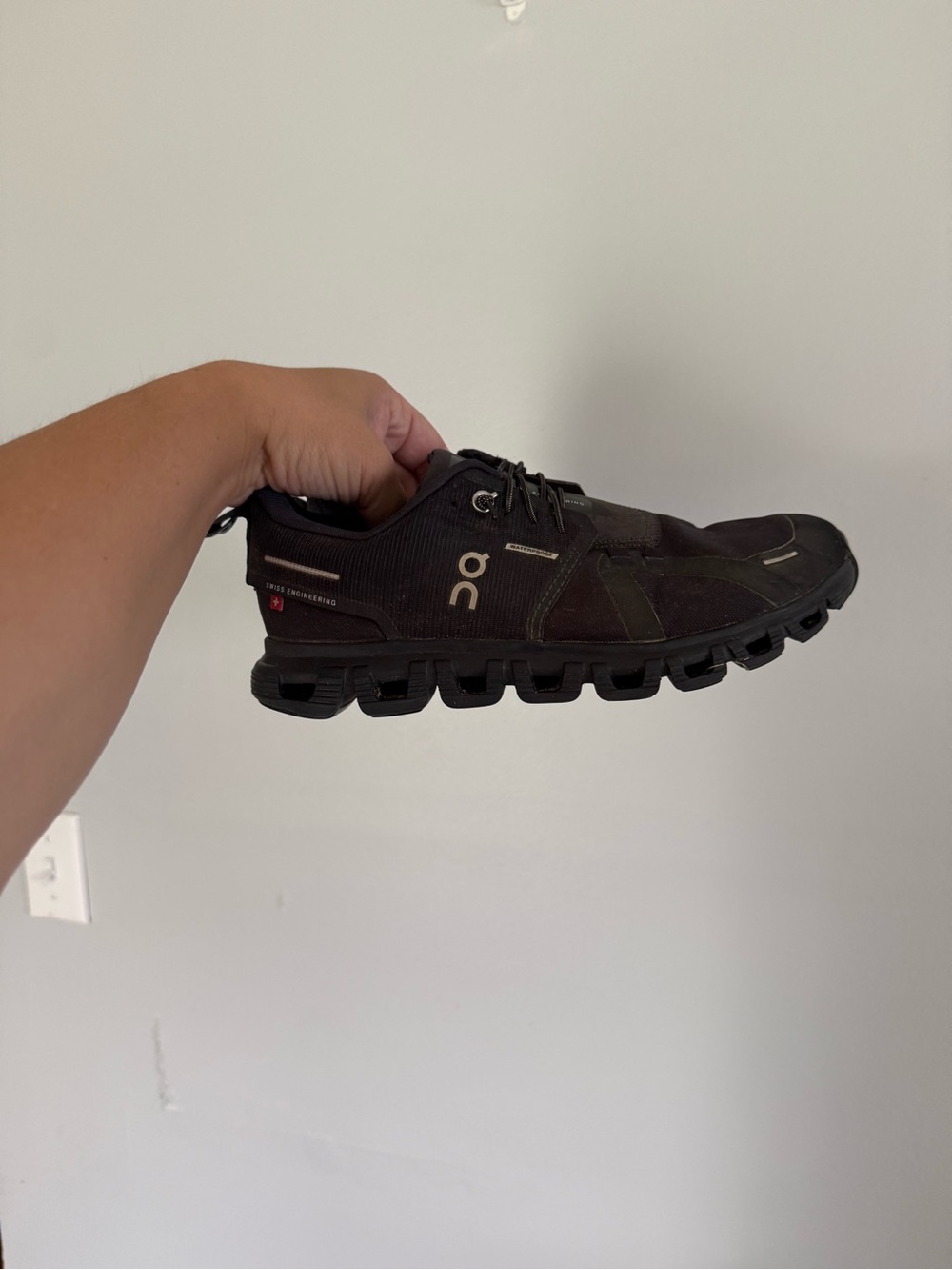On Cloud Womens Cloud 6 Waterproof All Black Comfort Sneakers, Size W 7.5